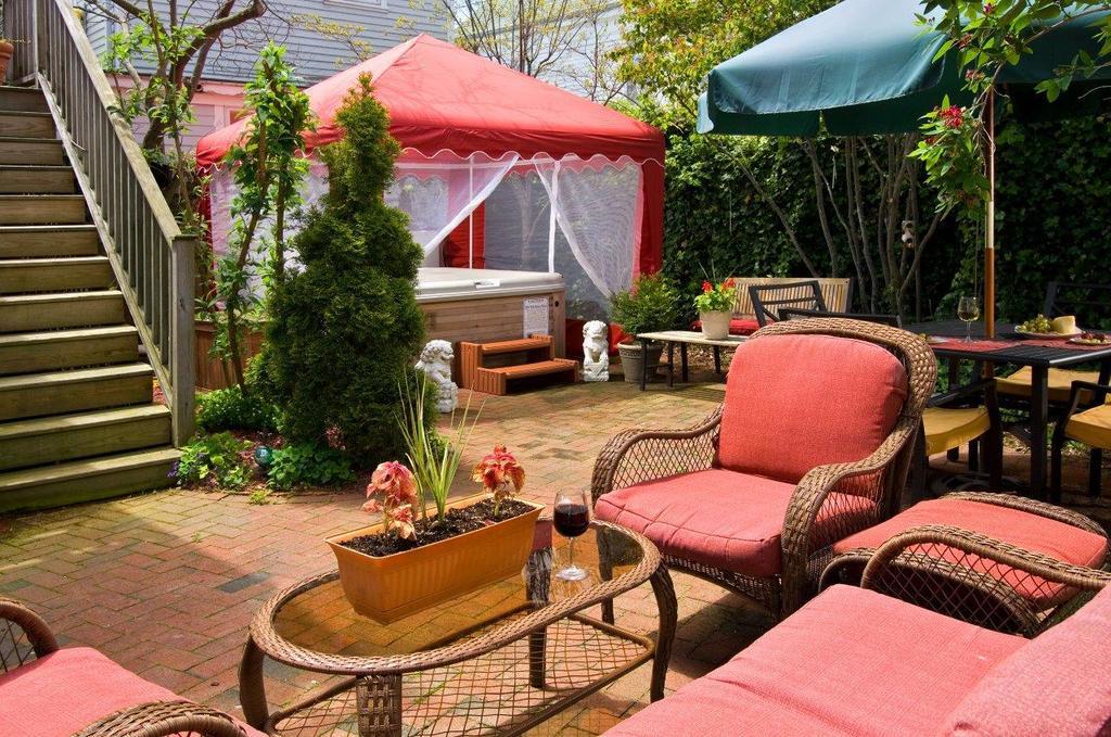 Queen Vic Guest House (Adults Only) Provincetown Dış mekan fotoğraf